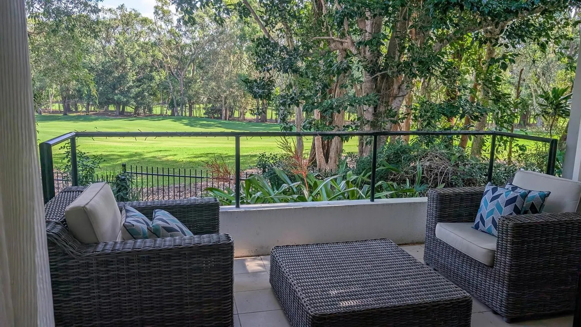 Eagle View - Noosa Springs Apartment