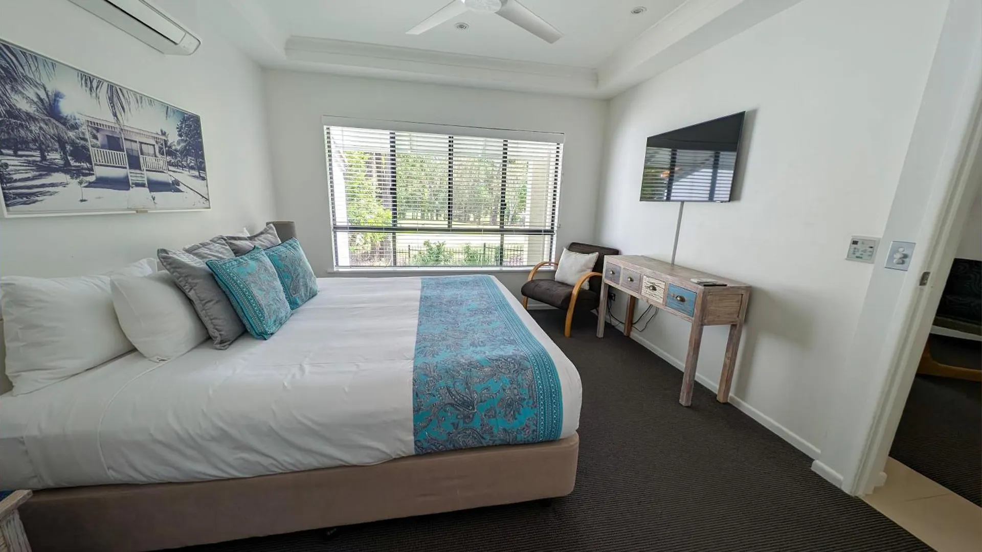 Eagle View - Noosa Springs Apartment